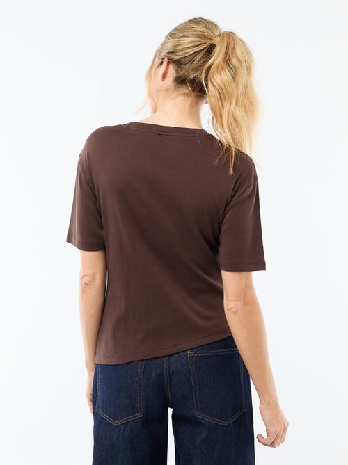 T-shirt a maniche corte drappeggiato con dettaglio gioiello - Kiabi