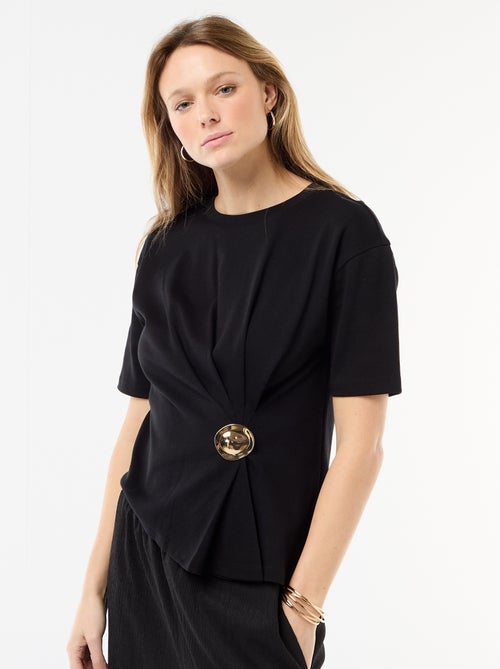 T-shirt a maniche corte drappeggiato con dettaglio gioiello - Kiabi