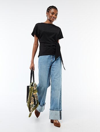 T-shirt a maniche corte drappeggiato con nodo in maglia crêpe