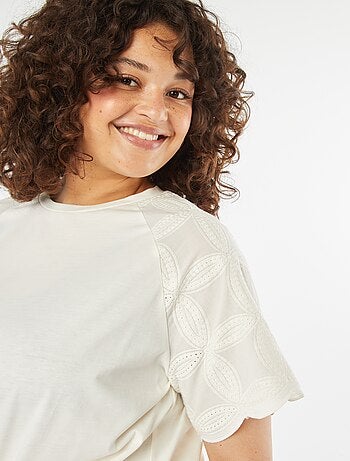 T-shirt a maniche corte in macramé