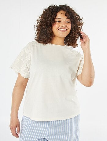 T-shirt a maniche corte in macramé