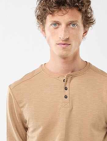 T-shirt a maniche lunghe con collo serafino