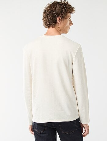 T-shirt a maniche lunghe con collo serafino