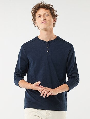 T-shirt a maniche lunghe con collo serafino
