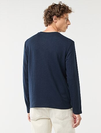 T-shirt a maniche lunghe con collo serafino