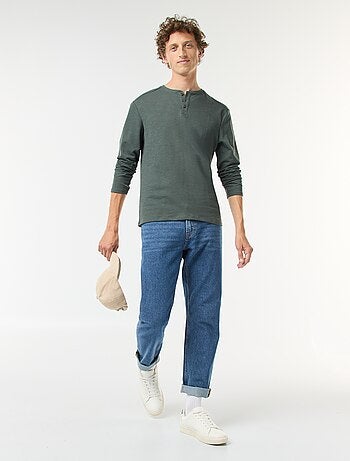 T-shirt a maniche lunghe con collo serafino