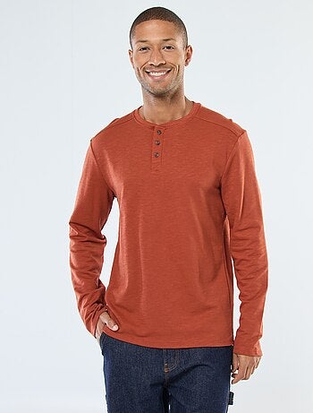 T-shirt a maniche lunghe con collo serafino