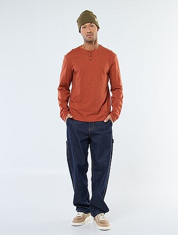 T-shirt a maniche lunghe con collo serafino