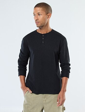 T-shirt a maniche lunghe con collo serafino