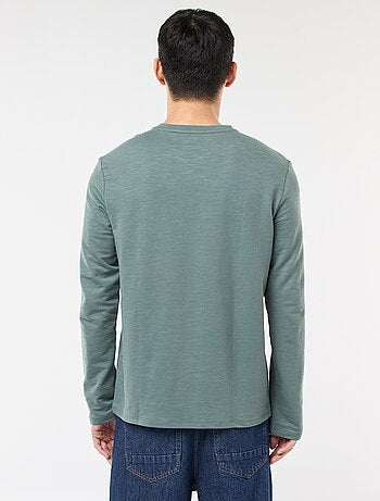 T-shirt a maniche lunghe con collo serafino