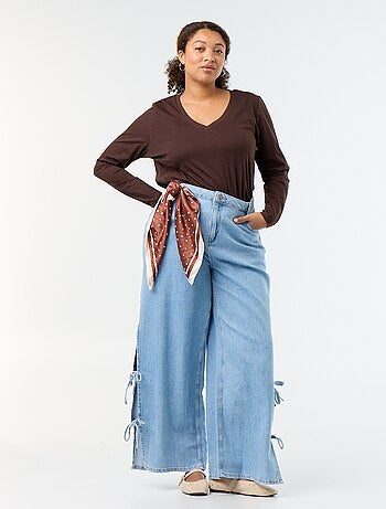 T-shirt a maniche lunghe con scollo a V