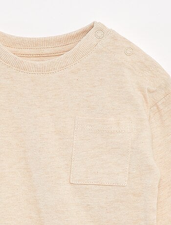 T-shirt a maniche lunghe e taschino sul petto