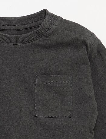 T-shirt a maniche lunghe e taschino sul petto