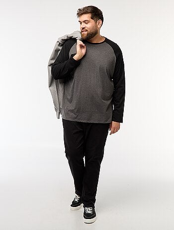 T-shirt a maniche lunghe raglan e collo rotondo