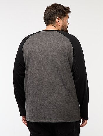 T-shirt a maniche lunghe raglan e collo rotondo