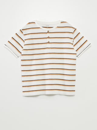 T-shirt a righe con collo serafino