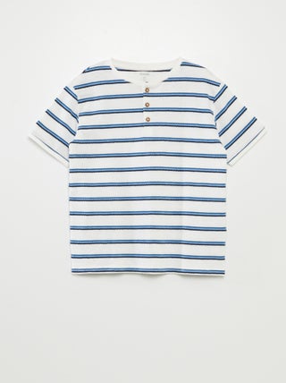 T-shirt a righe con collo serafino