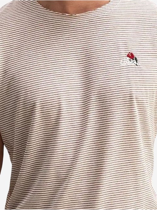 T-shirt a righe con girocollo e ricamo giesto - Kiabi T-shirt a righe con girocollo e ricamo giesto - Kiabi