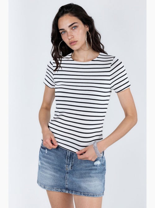 T-shirt a righe in cotone con girocollo busem - Kiabi T-shirt a righe in cotone con girocollo busem - Kiabi