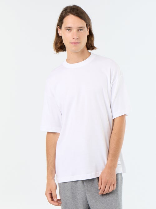 T-shirt a tinta unita a maniche corte e girocollo - Kiabi T-shirt a tinta unita a maniche corte e girocollo - Kiabi