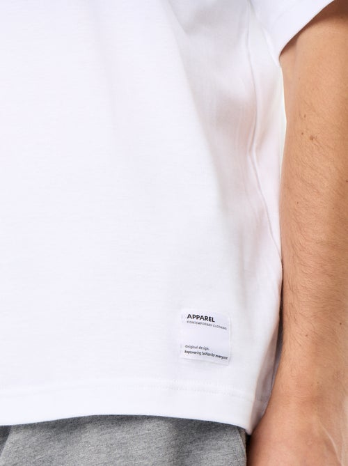 T-shirt a tinta unita a maniche corte e girocollo - Kiabi T-shirt a tinta unita a maniche corte e girocollo - Kiabi