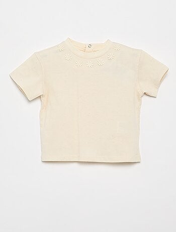T-shirt a tinta unita con fiori fantasia sul colletto
