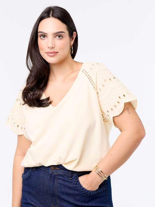 T-shirt a tinta unita con ricami sulle maniche - Kiabi