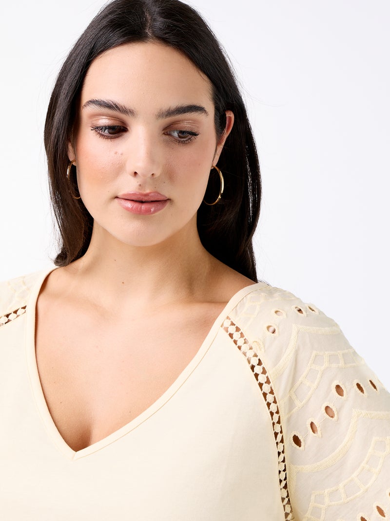T-shirt a tinta unita con ricami sulle maniche Beige - Kiabi