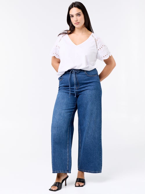 T-shirt a tinta unita con ricami sulle maniche - Kiabi