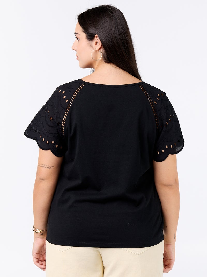 T-shirt a tinta unita con ricami sulle maniche Nero - Kiabi