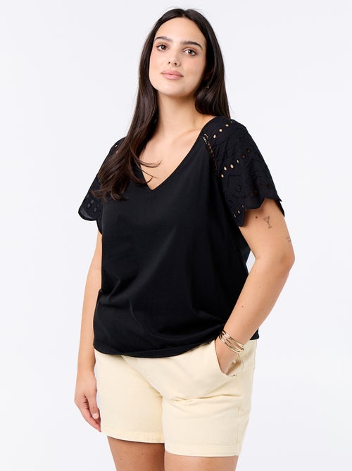 T-shirt a tinta unita con ricami sulle maniche - Kiabi