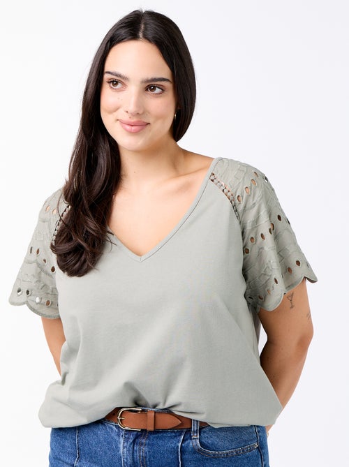 T-shirt a tinta unita con ricami sulle maniche - Kiabi