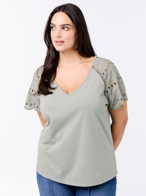 T-shirt a tinta unita con ricami sulle maniche - Kiabi