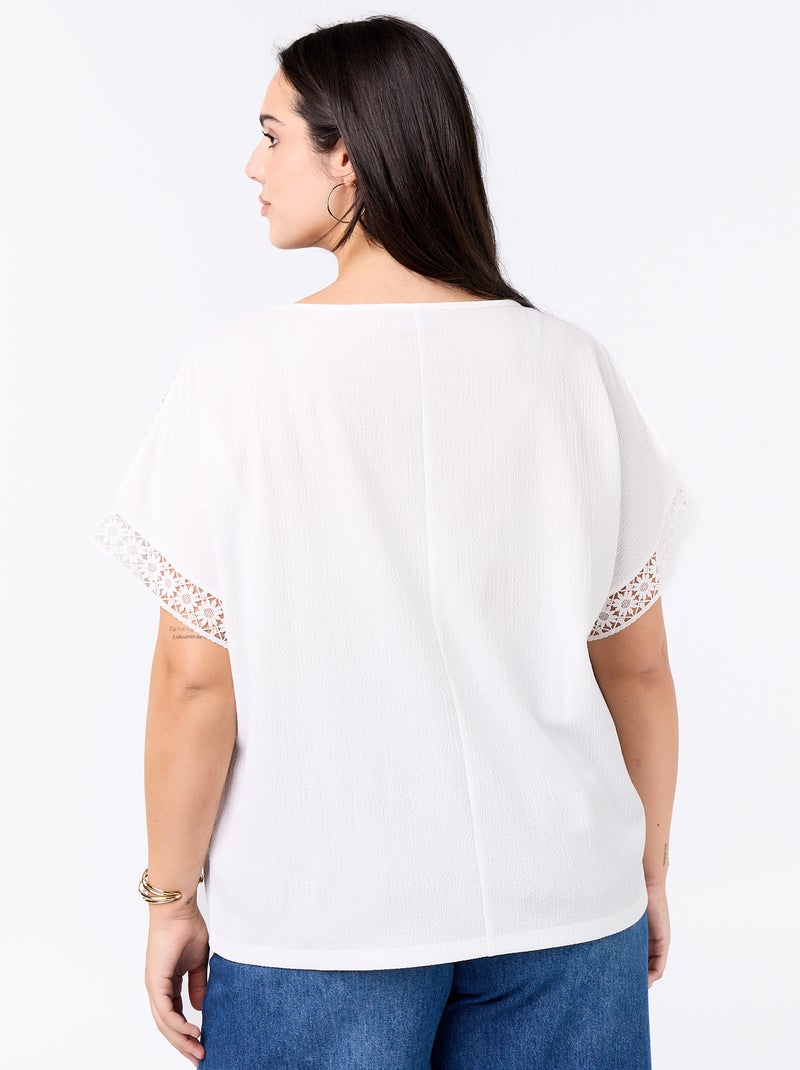 T-shirt a tinta unita con ricamo e macramè sulle maniche Bianco - Kiabi