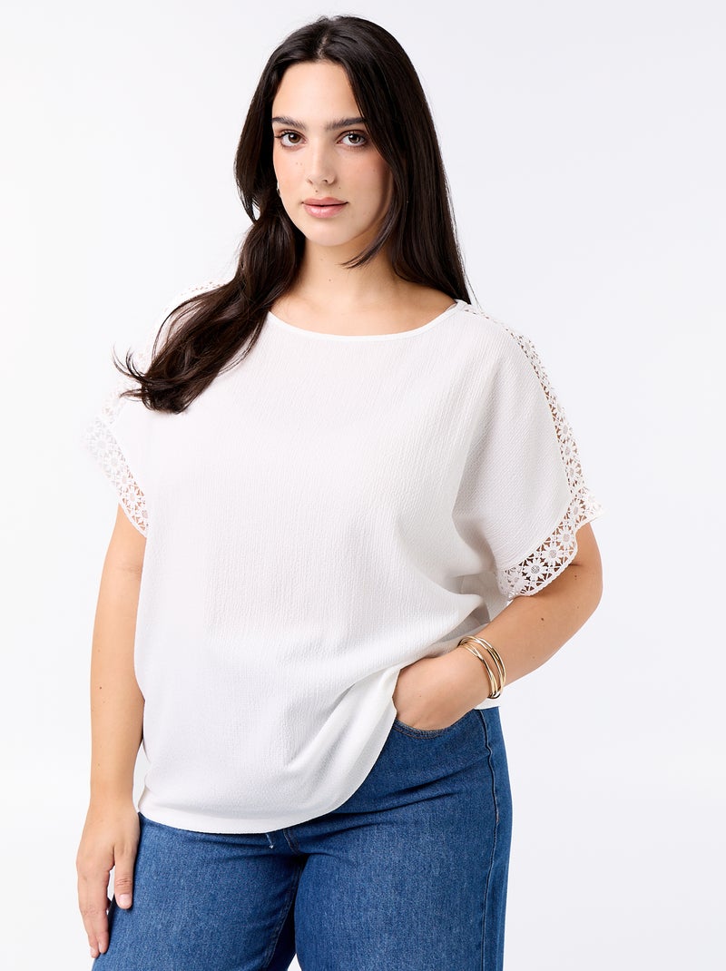 T-shirt a tinta unita con ricamo e macramè sulle maniche Bianco - Kiabi