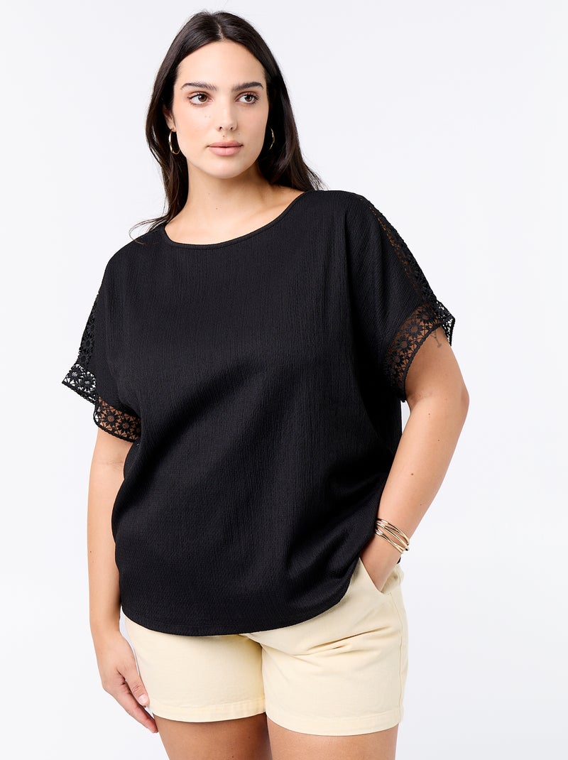 T-shirt a tinta unita con ricamo e macramè sulle maniche Nero - Kiabi