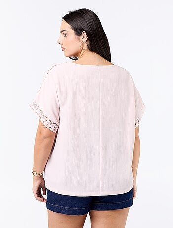 T-shirt a tinta unita con ricamo e macramè sulle maniche