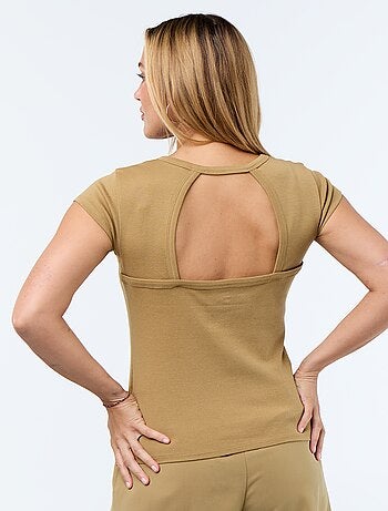 T-shirt a tinta unita con scollo all'americana e maniche corte