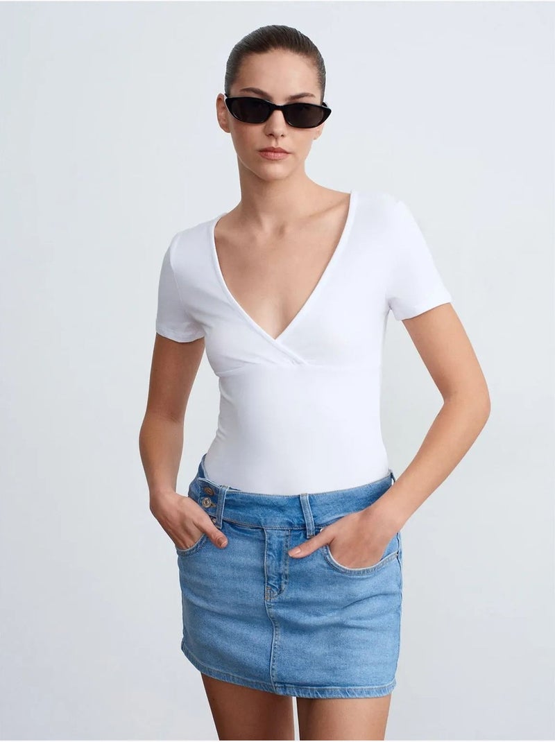T-shirt aderente con scollo a v e maniche corte dilvin Bianco - Kiabi