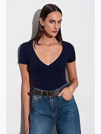 T-shirt aderente con scollo a v e maniche corte dilvin