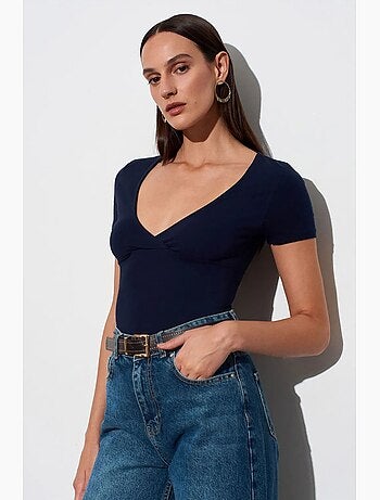 T-shirt aderente con scollo a v e maniche corte dilvin
