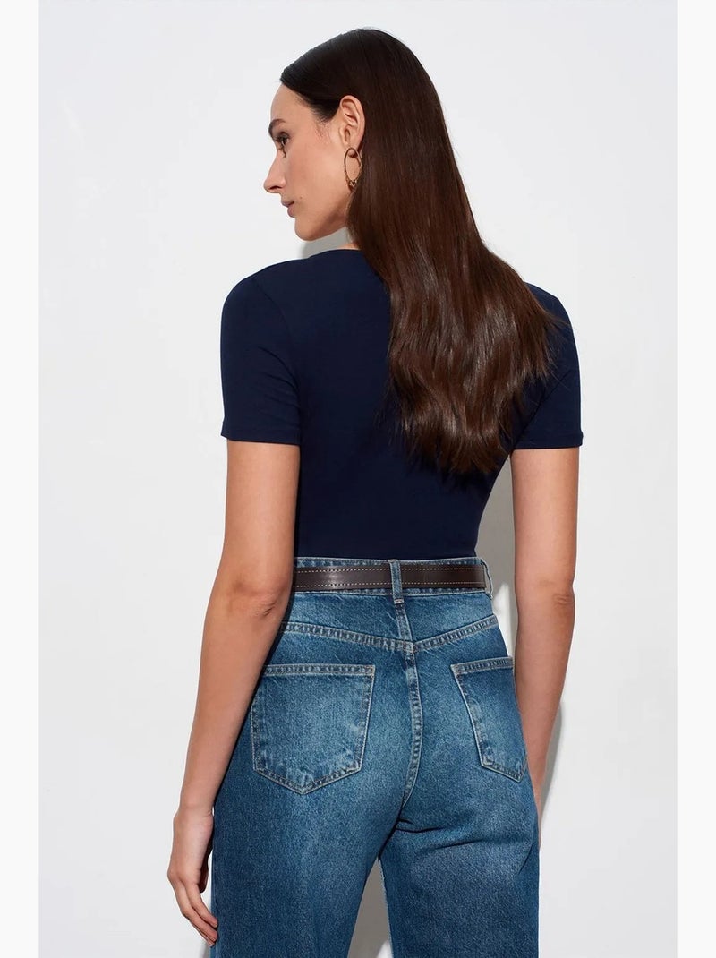 T-shirt aderente con scollo a v e maniche corte dilvin Blu marino - Kiabi