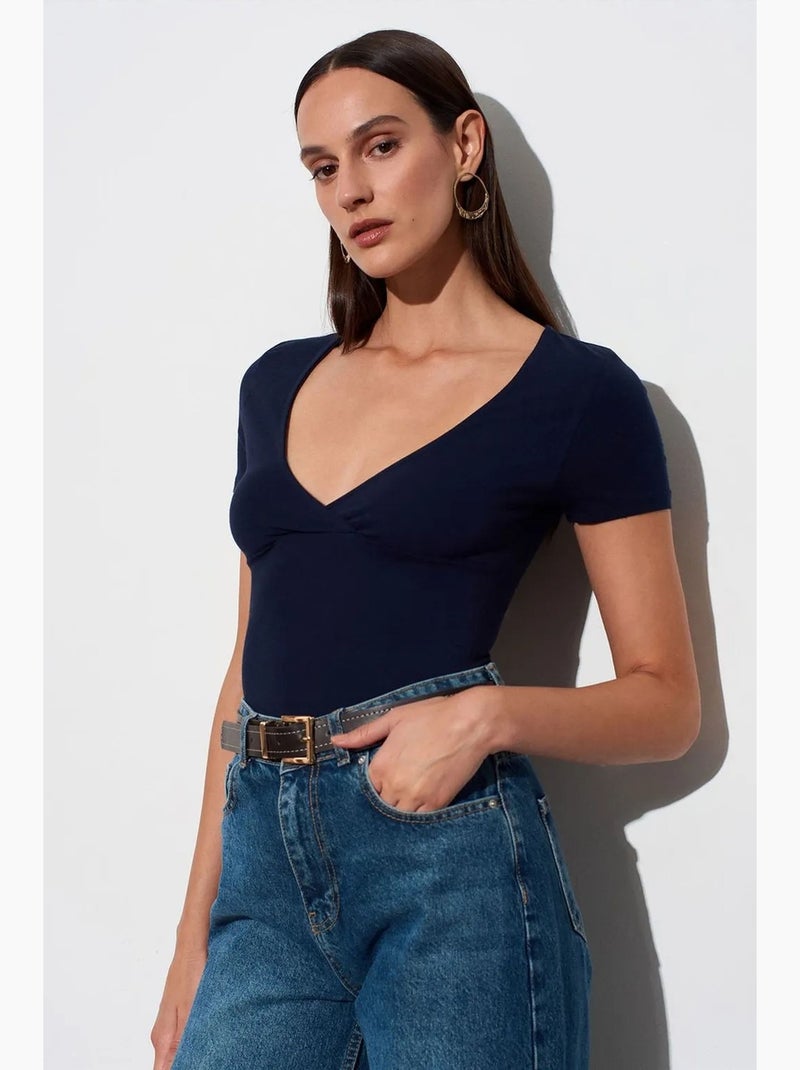 T-shirt aderente con scollo a v e maniche corte dilvin Blu marino - Kiabi