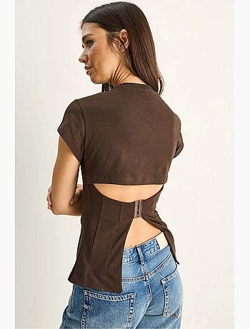 T-shirt aderente con tagli manica corta lucci