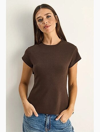 T-shirt aderente con tagli manica corta lucci