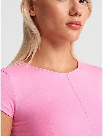 T-shirt aderente girocollo con volant dilvin