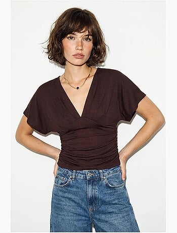 T-shirt aderente scollo a v manica corta lucci