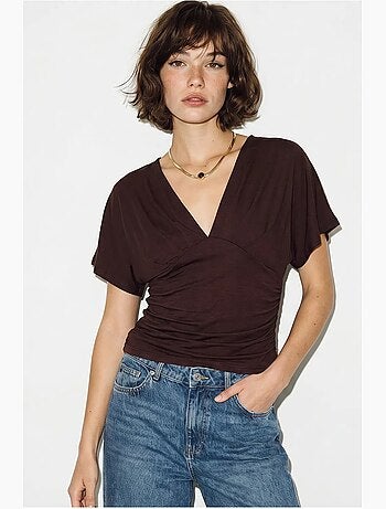 T-shirt aderente scollo a v manica corta lucci