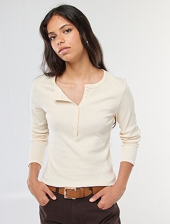 T-shirt basic a costine con collo alla tunisina