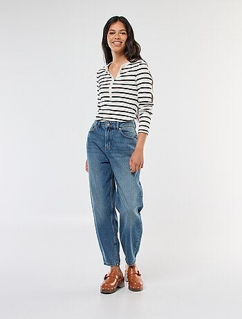 T-shirt basic a costine con collo alla tunisina